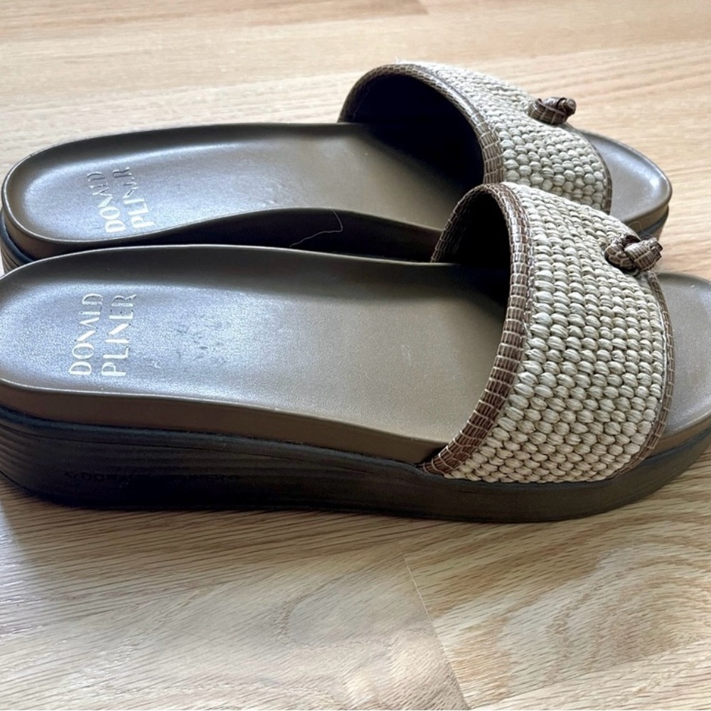 Donald J. Pliner Farrah Sandals - Picture 2 of 4